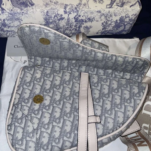 Dior Luxury Monogram Saddle Bag - Picture 10 of 16